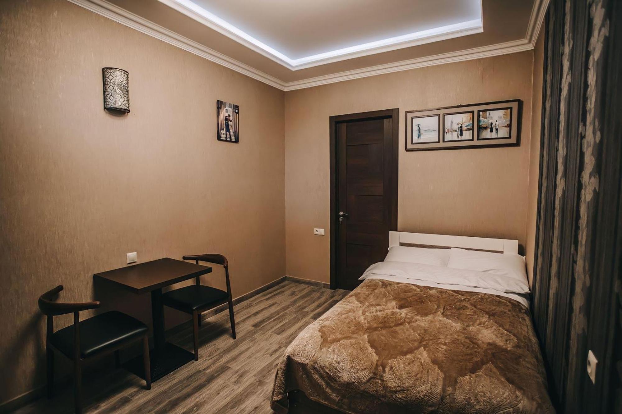 7 Rooms Hotel Tserovani Bagian luar foto
