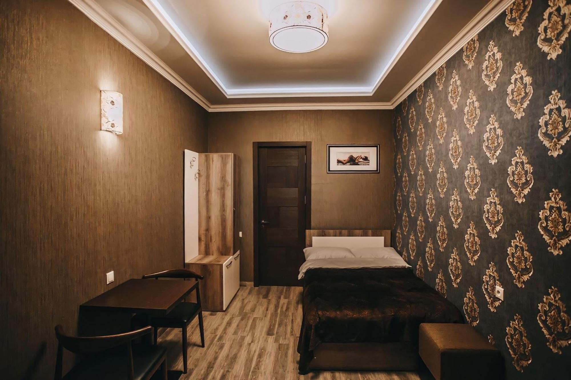 7 Rooms Hotel Tserovani Bagian luar foto